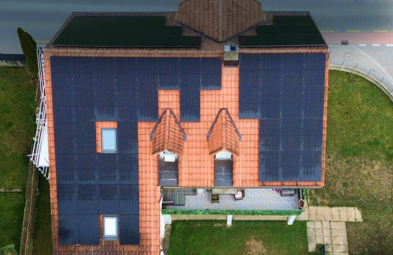 Solaranlage für ein Zweifamilienhaus in Dulliken mit der Gesamtleistung 31.6 kWp