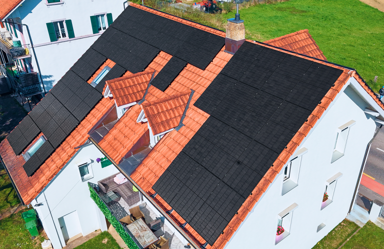 Solaranlage für ein Zweifamilienhaus in Dulliken mit der Gesamtleistung 31.6 kWp