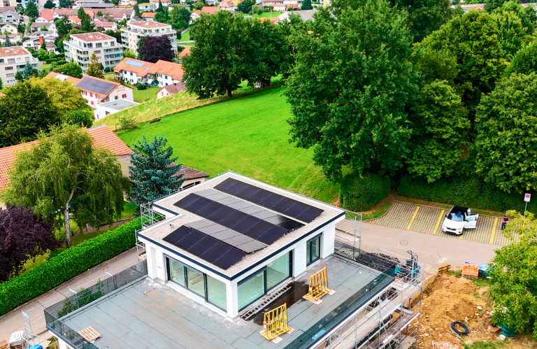 Solaranlage Solarsystem für Einfamilienhaus in Rothrist installiert von EcoVille