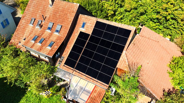 Solaranlage-Solarmodule für Zweifamilienhaus in Wittnau-11-04-kwp