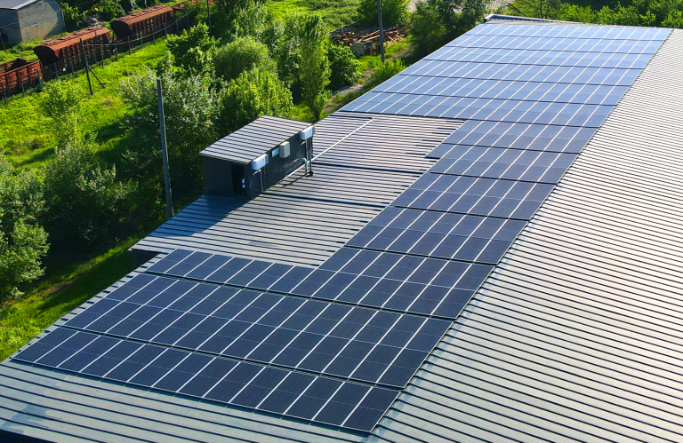 Solaranlage für Auto-Servicebetrieb, Gewerbe und Industrie