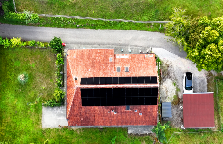 Solaranlage für ein Einfamilienhaus in Murten, mit der Gesamtleistung von 16.56 kWp